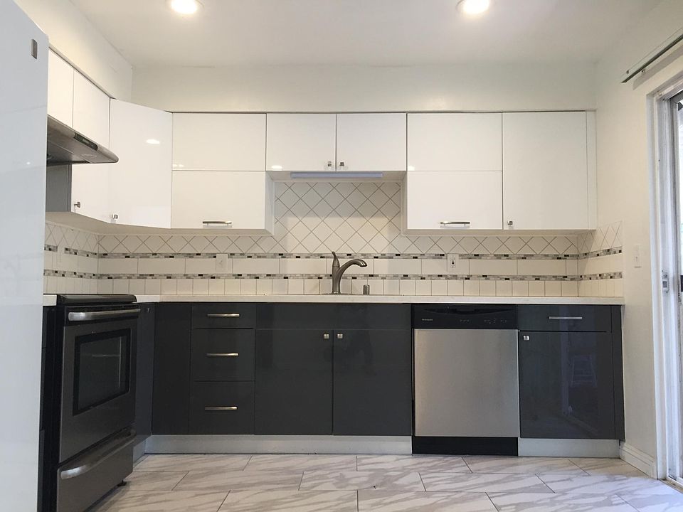 1st image of 2172 Hounslow Dr
