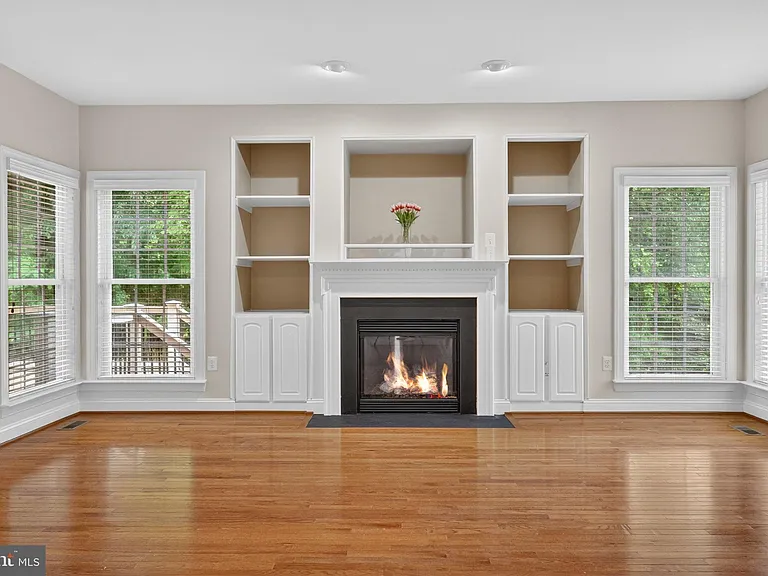15806 Copper Beech Dr — Photo 17