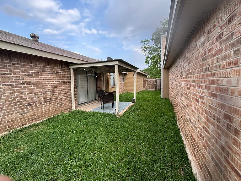 950 Sundance St — Photo 3