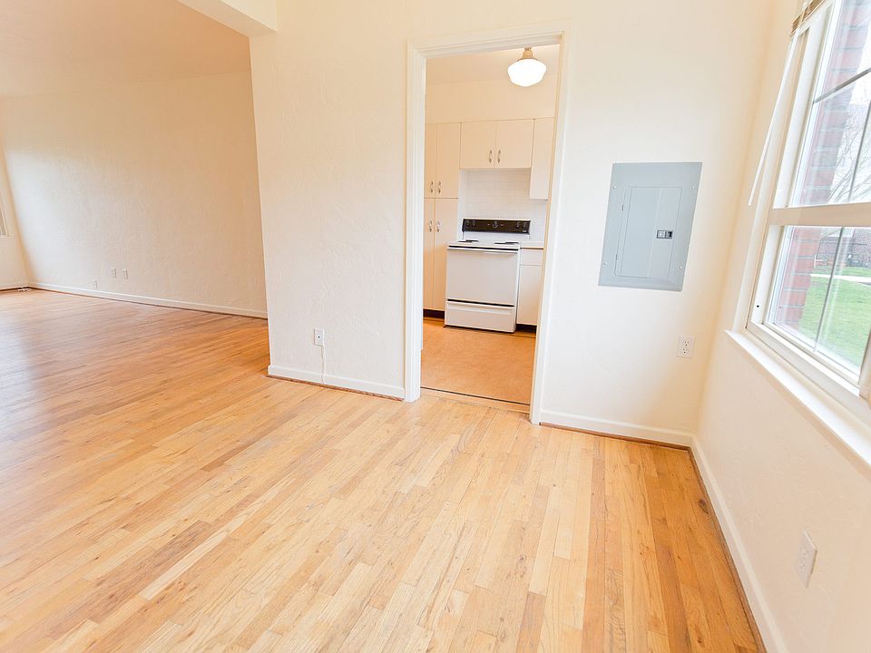1st image of 815 SE 42nd Ave #825-1