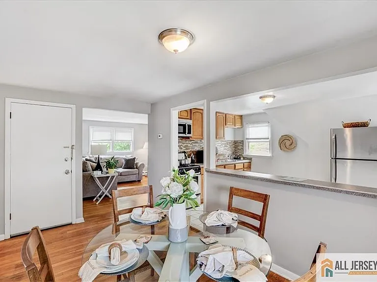 52 Saint Ann St #2-F — Photo 14