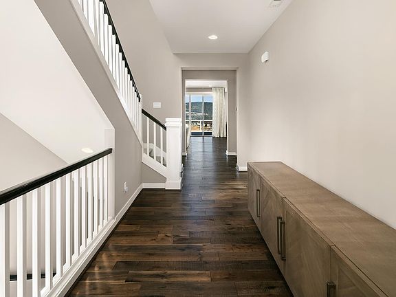 Entry way foyer