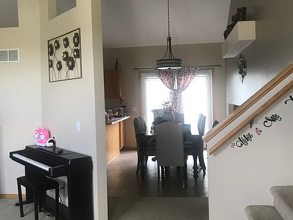 4th image of 863 Karen Dr