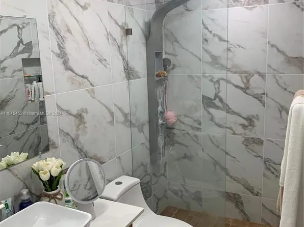 8454 NW 8th St APT 4, Miami, FL 33126