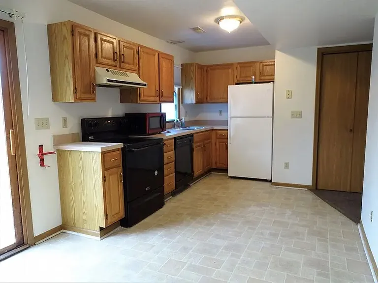 219 N Market St #106 — Photo 3