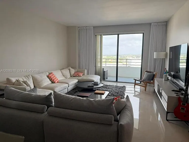 2500 Parkview Dr #2518 — Photo 3