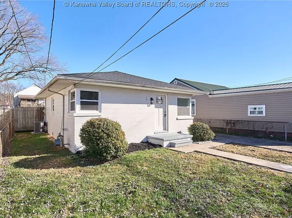 11 Swans Ct, Saint Albans, WV 25177