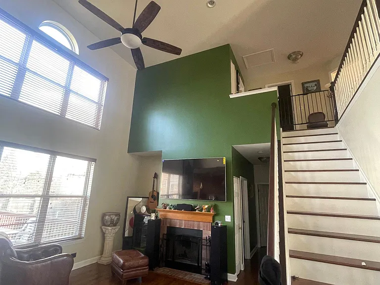 Ashford Ln — Photo 3