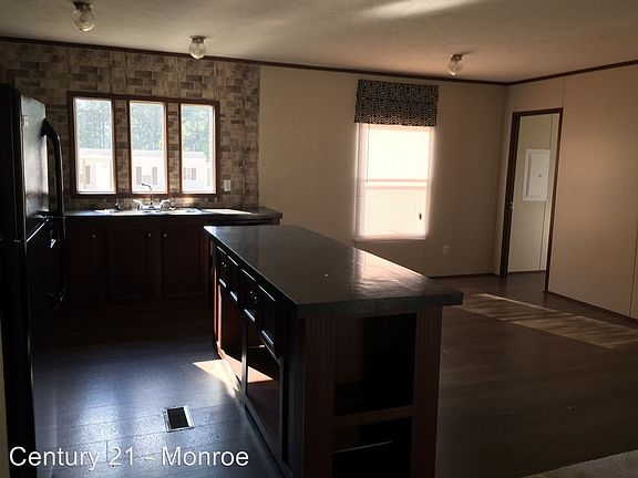 4th image of 131 Hilbert Dr