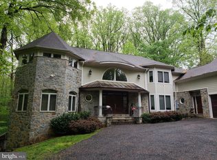 2841 Beechwood Cir, Arlington, VA 22207