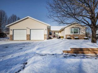 907 Mulberry Dr, Geneseo, IL 61254