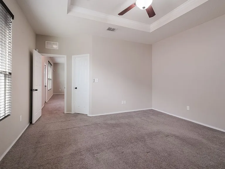 602 Trinity Mdw — Photo 21