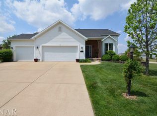 404 Cobblestone Dr, Heyworth, IL