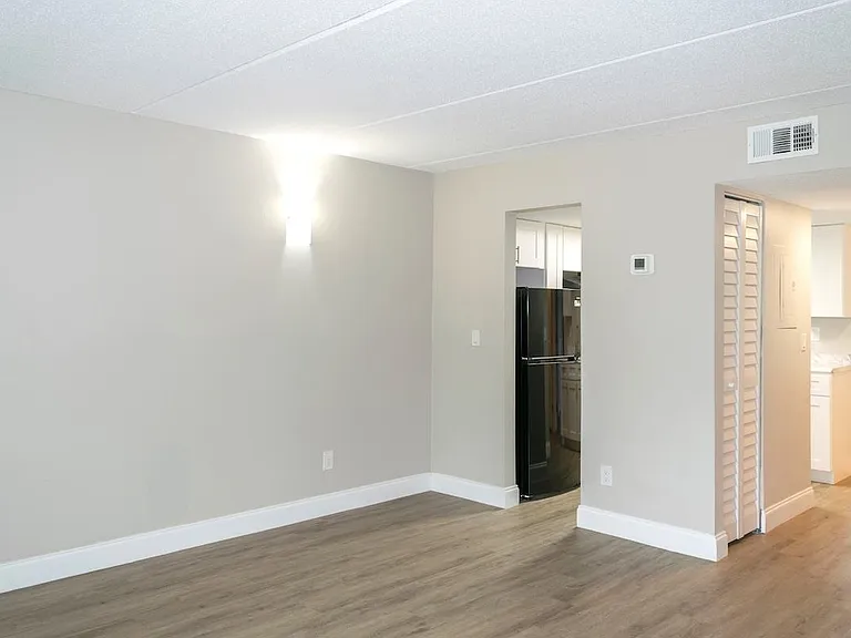 Ridge Apartments — Photo 31