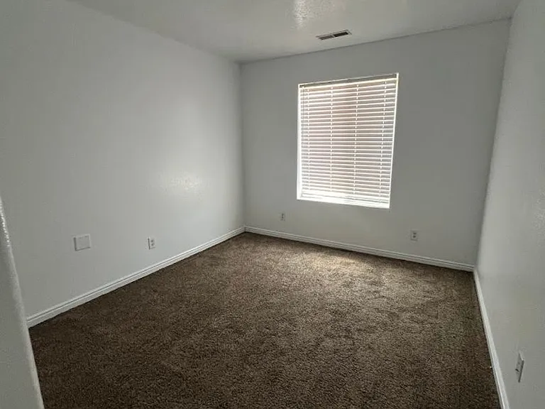 420 W 2000 N — Photo 5