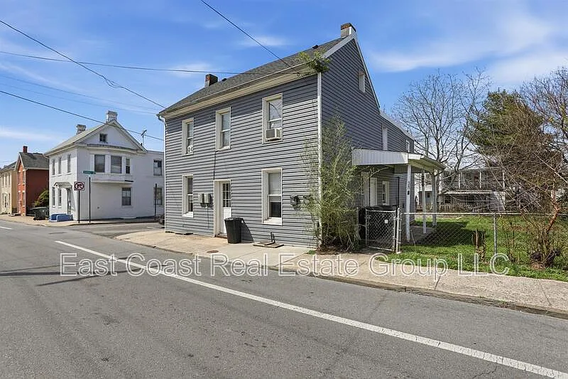 Building Photo - 327 N Mulberry St