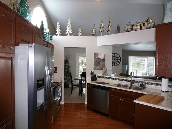 3rd image of 2120 Wyndham Ln
