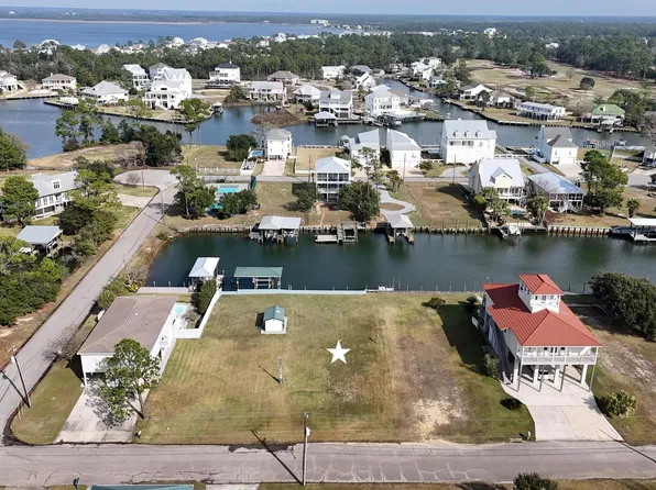 130 Elm Ln, Pass Christian, MS 39571