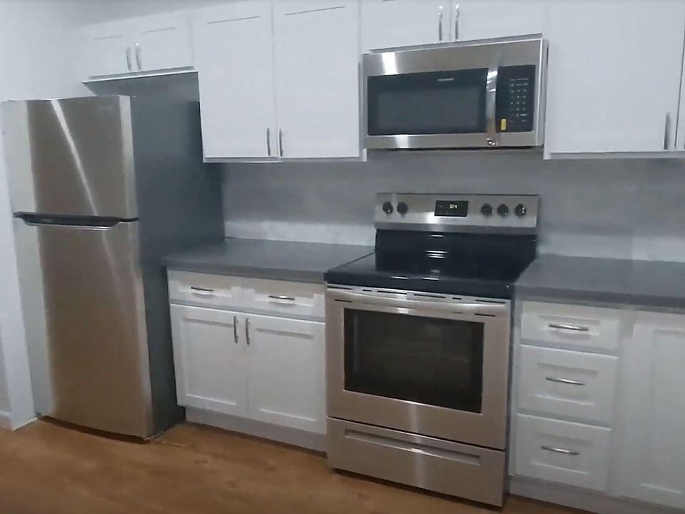 1st image of 2001 W Morten Ave #8