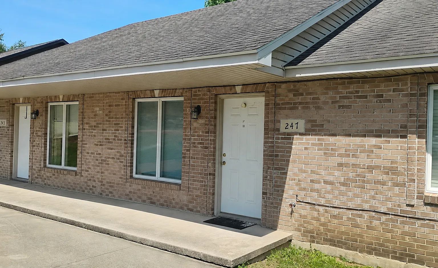 2 bed, 1008 sqft, $1,200 — Photo 1