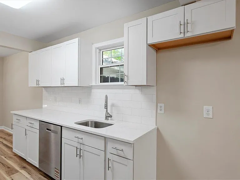 1611 Poole Rd — Photo 11