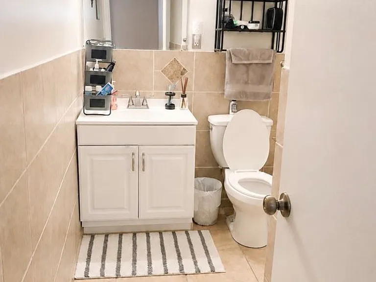 126 Mammoth Rd #105 — Photo 8