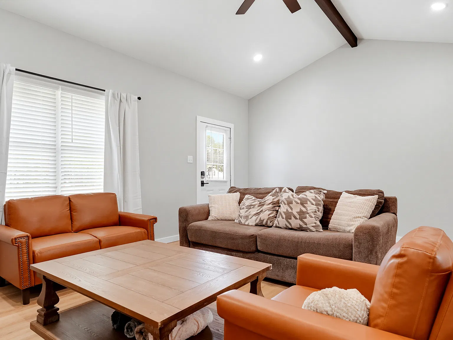 3 bed, 1365 sqft, $4,750 — Photo 4