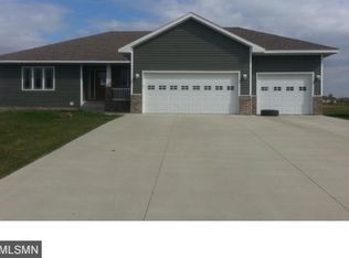 536 Oakwood Dr, Janesville, MN 56048