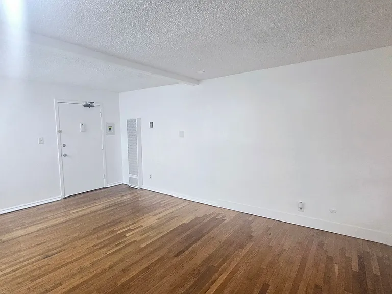 Essex Manor — Photo 20