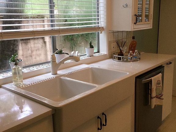 farmhouse kitchen sink