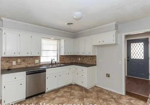 6715 Columbia Ln — Photo 9