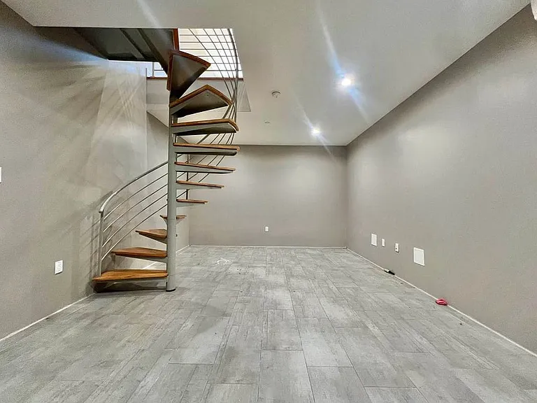 2807 Snyder Ave #1A — Photo 8