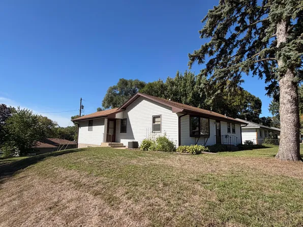 430 11th Ave NW, New Brighton, MN 55112