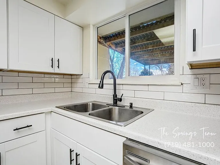 7240 Sullivan Cir — Photo 27