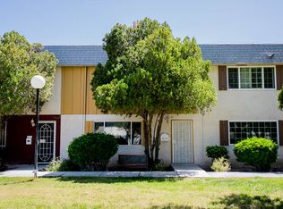 404 Greenbriar Townhouse Way, Las Vegas, NV 89121