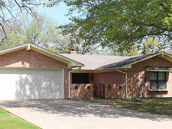 2nd image of 576 Greenbriar Ln