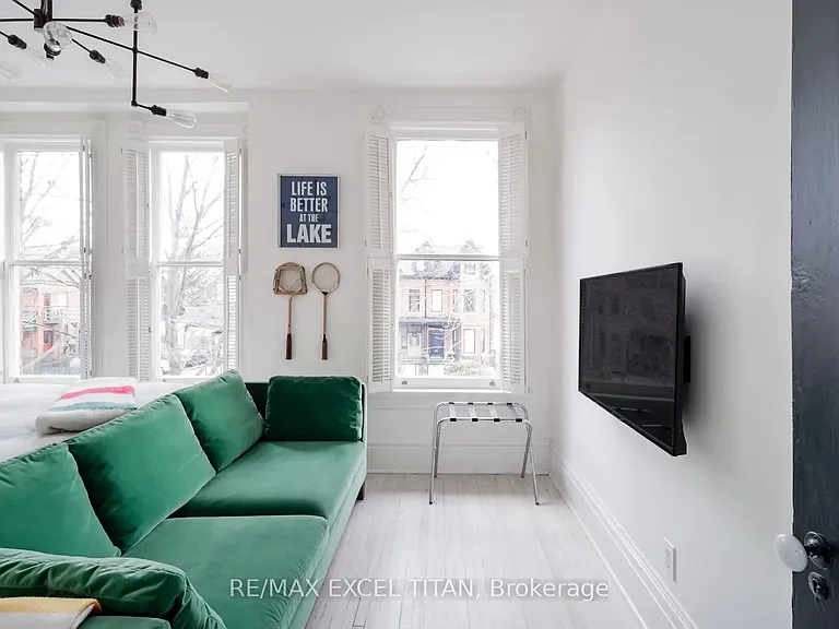 80 Willcocks St — Photo 8