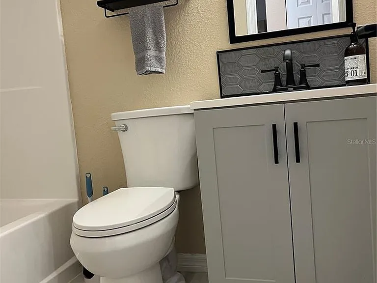 211 Thorn Tree Pl — Photo 32