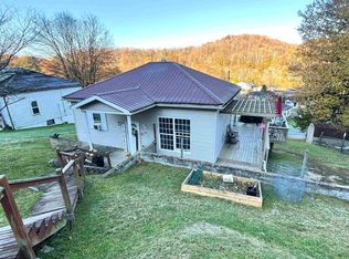 47 Crown St, Worthington, WV 26591