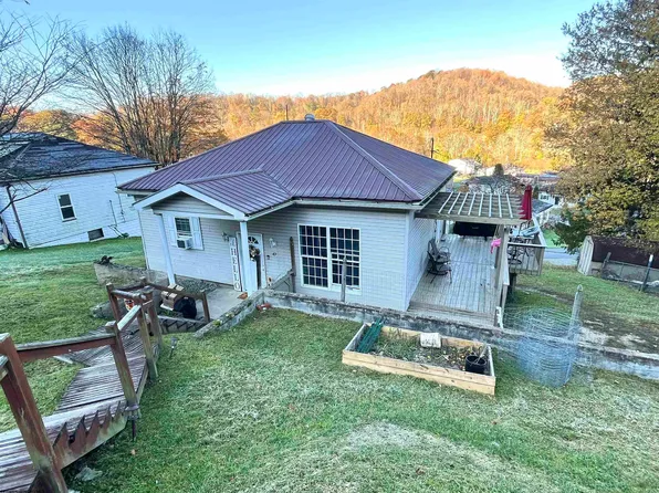 47 Crown St, Worthington, WV 26591