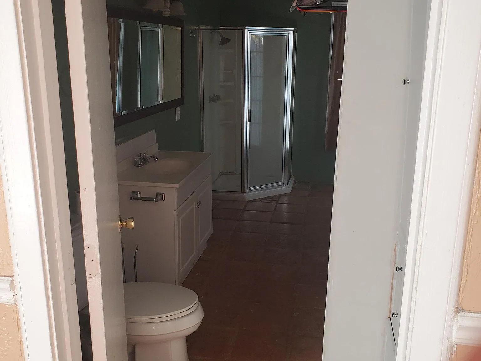 427 Adrienne St — Photo 3