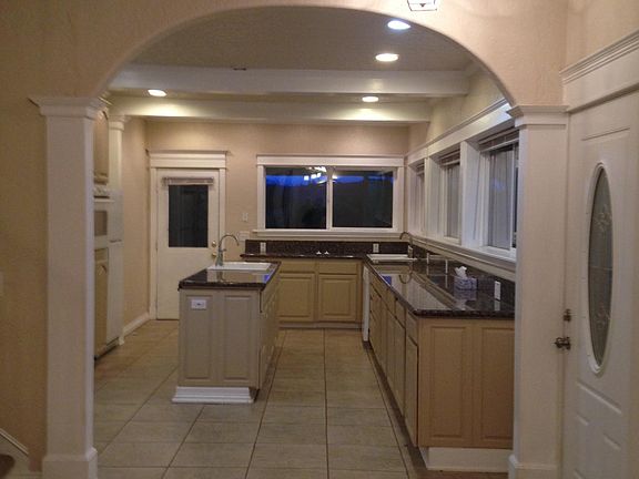 Gracious large kitchen to prep your family meals