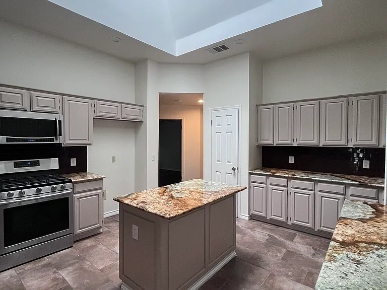 9021 Marthas Dr — Photo 17