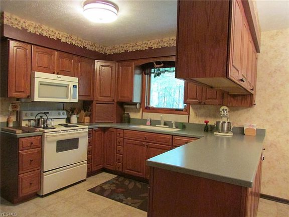 3rd image of 160 Panorama Dr