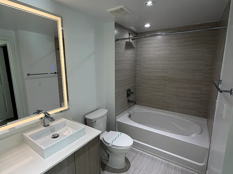 445 NE 39th St #121 — Photo 7