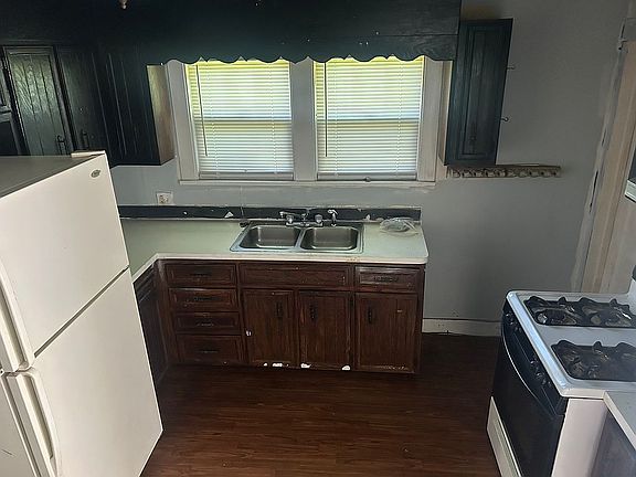 5th image of 1388 N Walnut Grove Ave