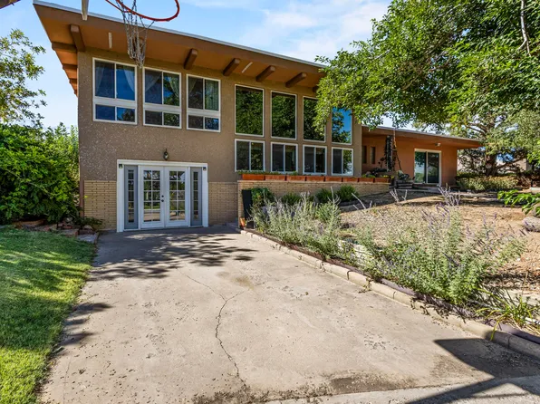9922 Columbus Cir NW, Albuquerque, NM 87114
