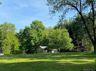 77 Burns Rd, Cuddebackville, NY 12729