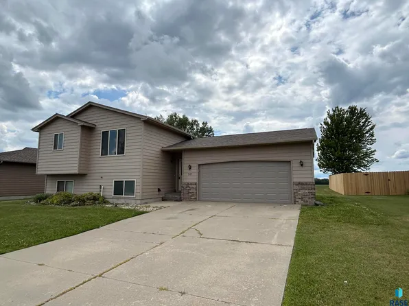 507 Almond Ave, Harrisburg, SD 57032