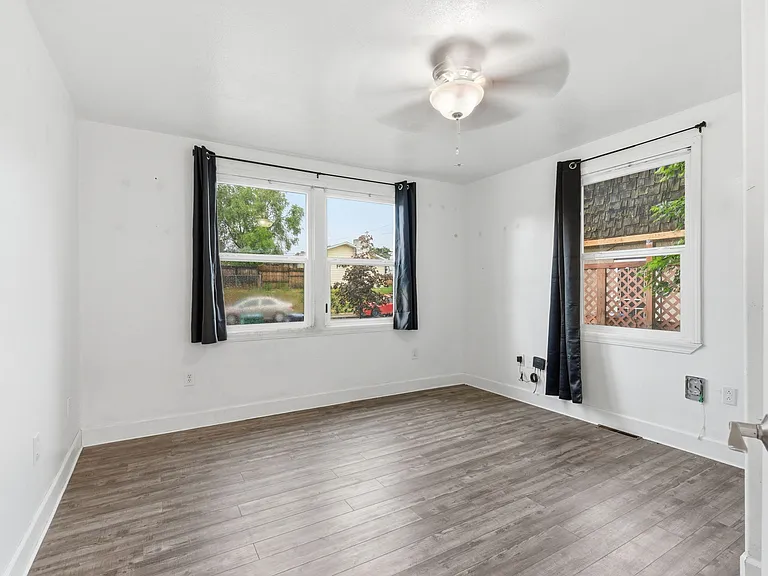 554 E Bridgeport Ave — Photo 12